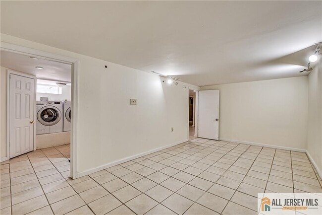 Building Photo - 81 Coakley St