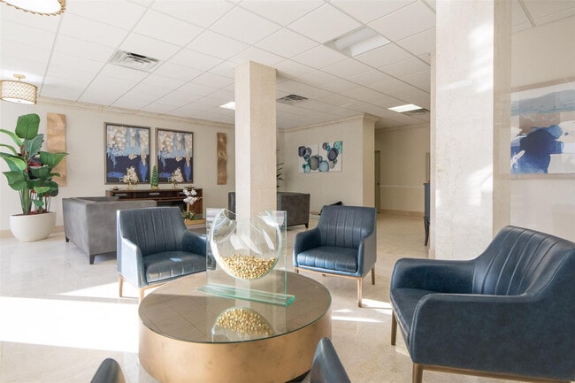 Building Photo - 305 N Pompano Beach Blvd