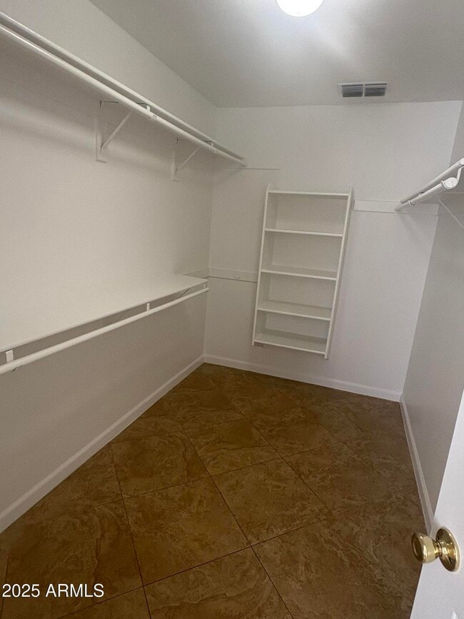 Building Photo - 918 S San Joaquin Ct