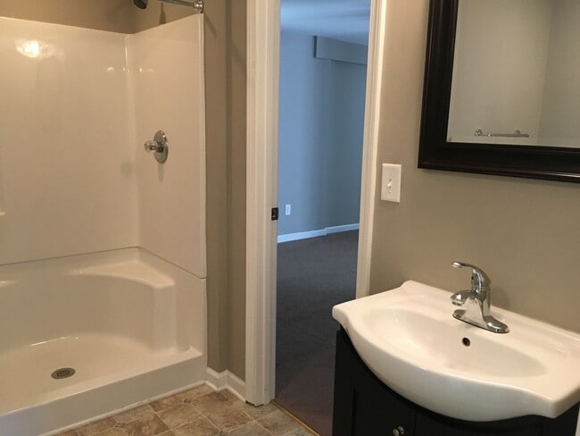 Building Photo - For Rent