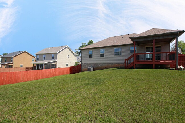 Building Photo - Pet Friendly Four Bedroom!