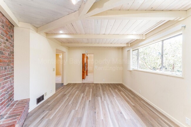 Building Photo - 1 El Caminito