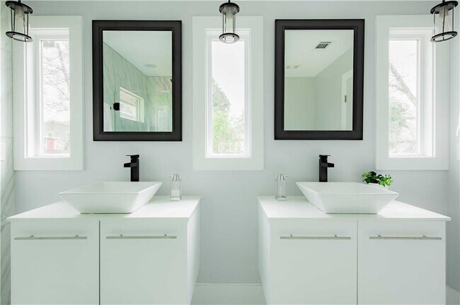 Building Photo - 259 Mellrich Ave NE