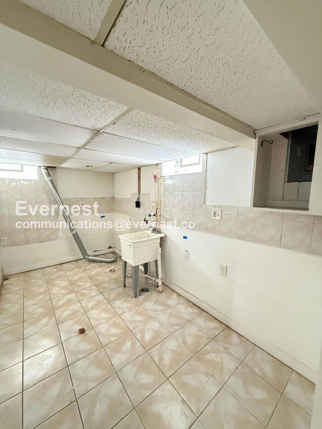 Building Photo - 6901 Heyden St