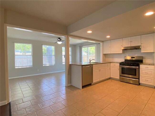 Building Photo - 7000 Bryn Mawr Cove