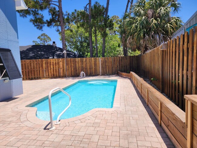 Building Photo - Beach Cottage