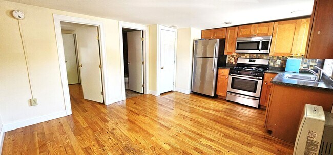 Primary Photo - 155 North St