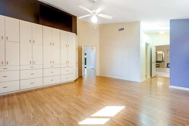 Building Photo - 150 Kelly Ln