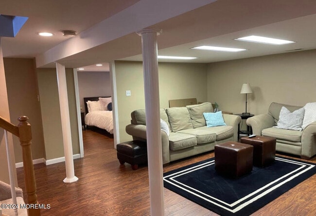 Building Photo - 509 Laurel Ave