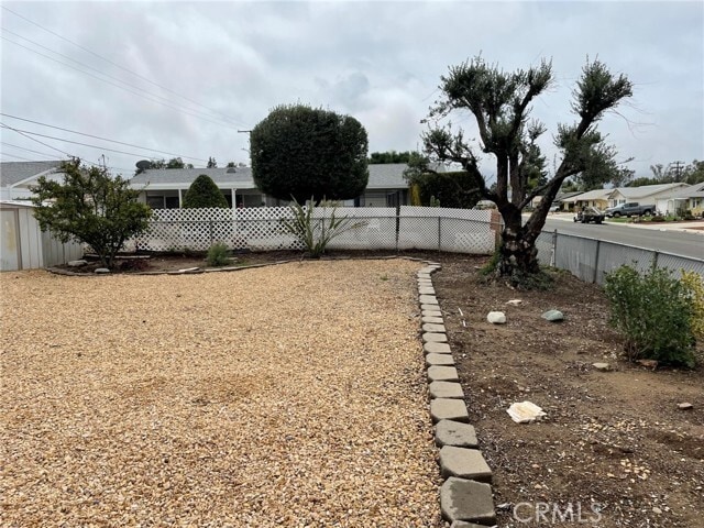 Building Photo - 26621 Oakmont Dr