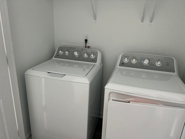 Building Photo - 1456 Jay Rd