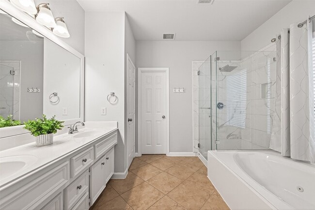 Building Photo - 8858 Distant Woods Dr