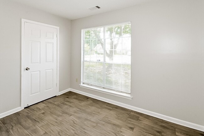 Building Photo - 6464 Elmwood Cove