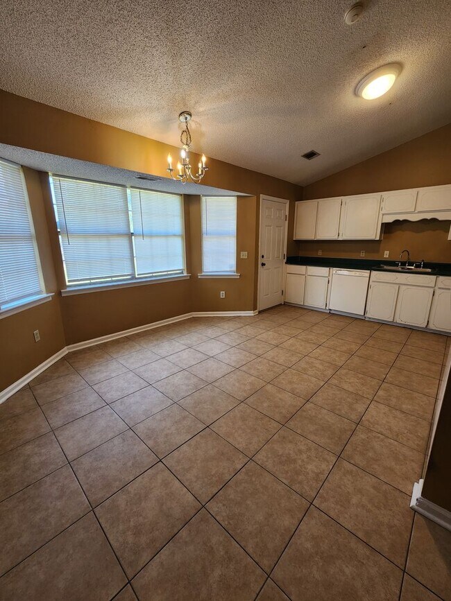 Building Photo - 102 Crosby Dr