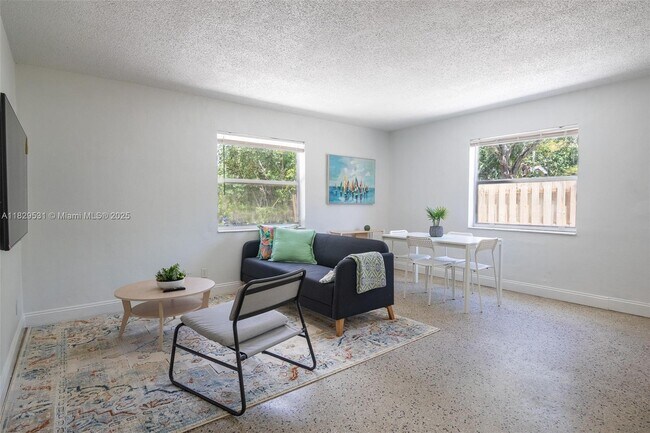 Building Photo - 605 SW 14th Terrace
