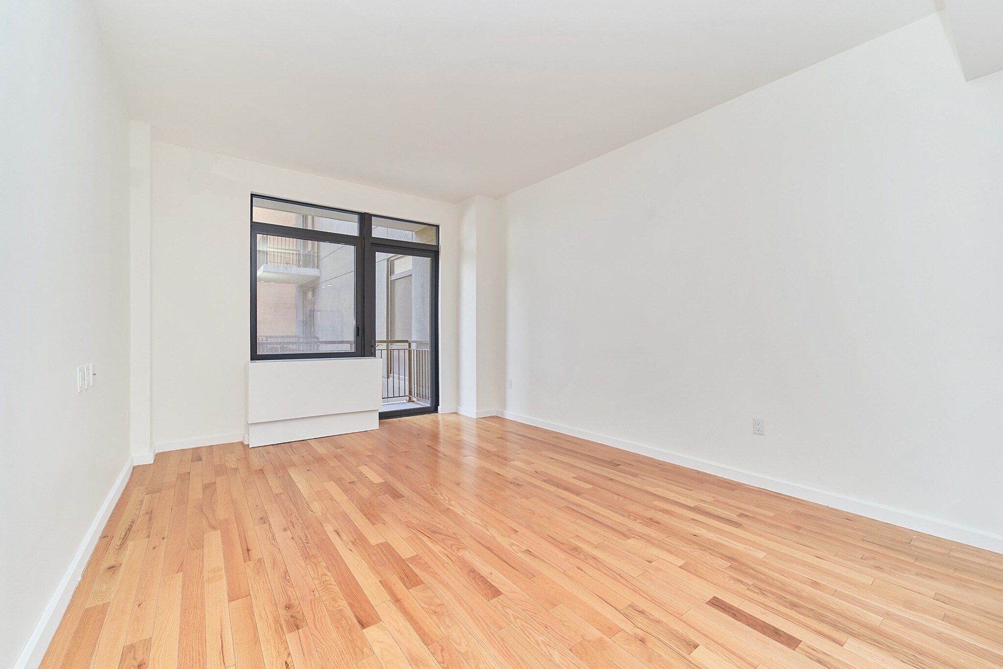 Building Photo - Spacious One Bedroom with Two Balconies