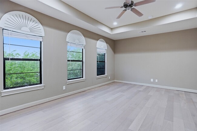 Building Photo - 1603 W 14th St