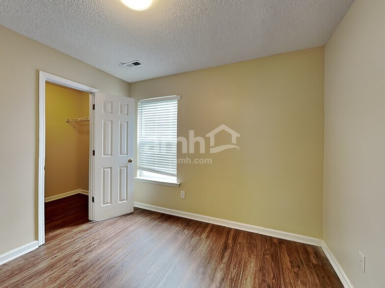 Building Photo - 213 Brenley Ln
