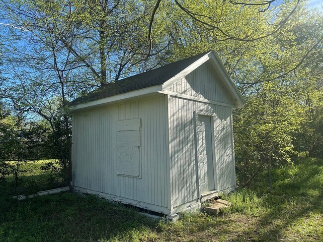 Building Photo - 3/1 LISD Exterior storage