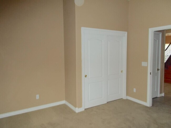 Building Photo - Beautiful 4BR Home with Pool, Loft, and 3-...