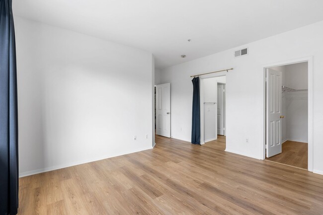 Building Photo - RARELY AVAILABLE – UPPER-LEVEL 1 BEDROOM +...