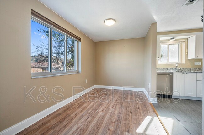 Building Photo - 29 Coulter St