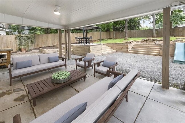 Building Photo - 3981 Longview Dr