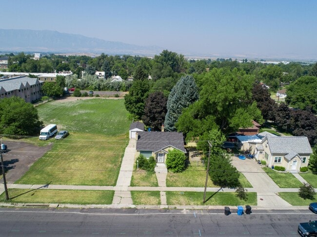 Building Photo - 381 N 200 W