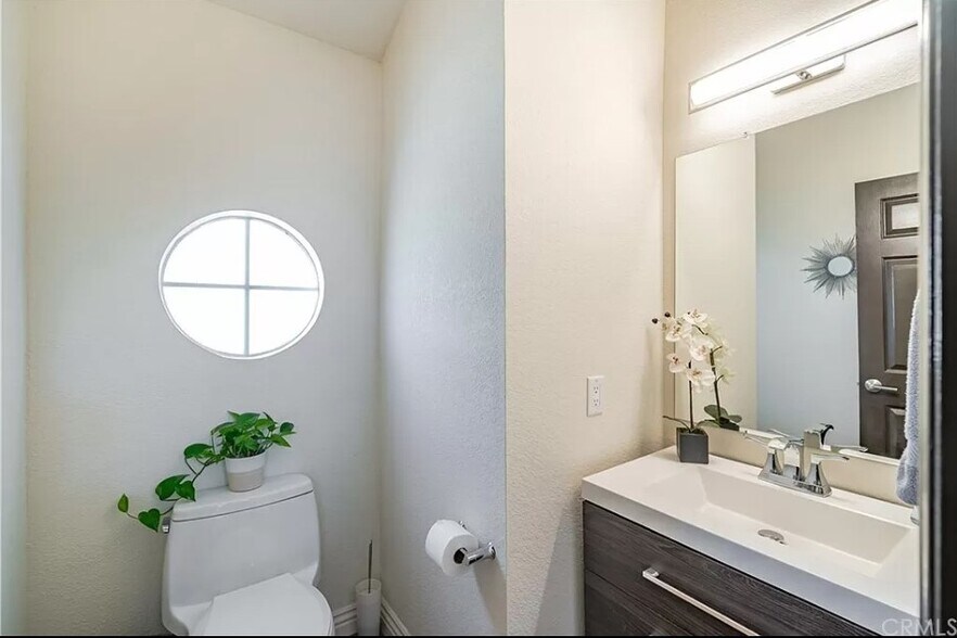 Building Photo - 7944 E Deerfield Ln