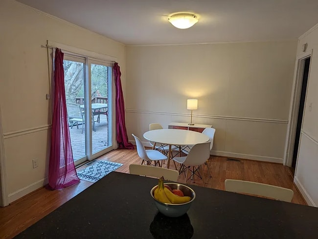 Building Photo - This quiet home in the Starmount neighborhood