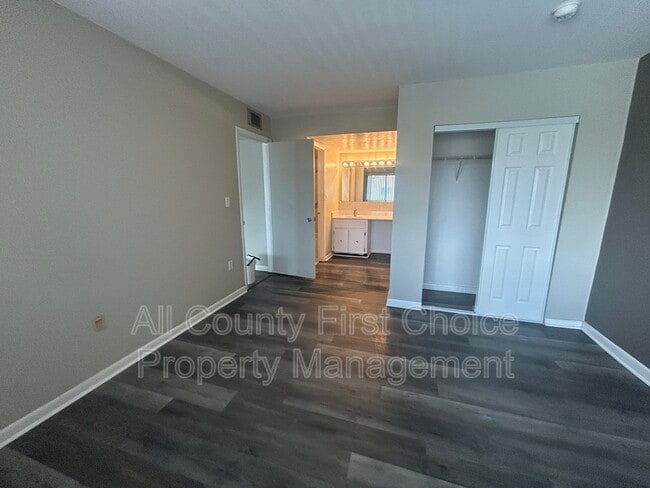 Building Photo - 782 Village Lake Terrace