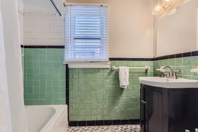 Building Photo - 759 Bellaire St