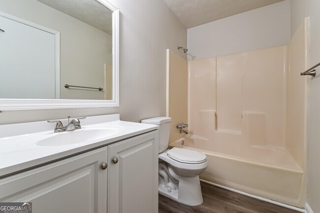 Building Photo - 4457 Woodbank Ln