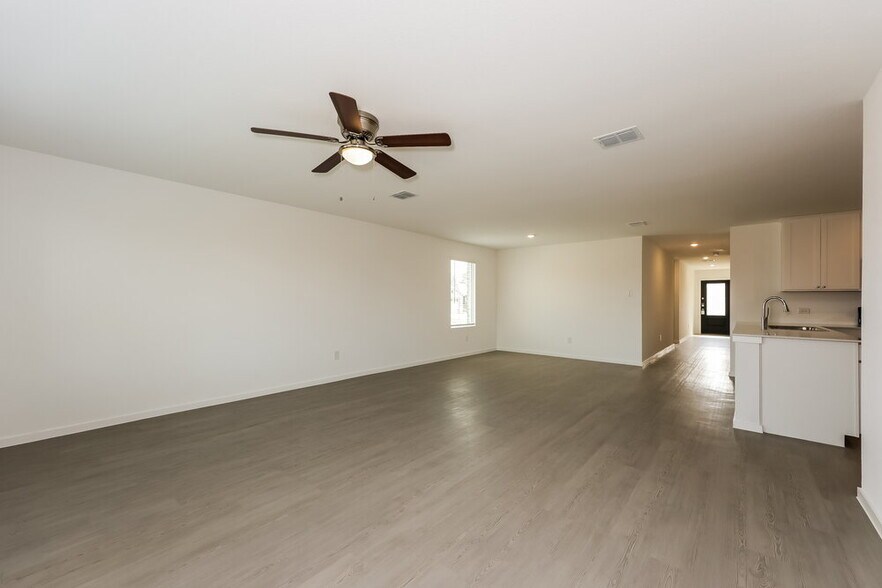 Building Photo - 100 Wild Rose Dr