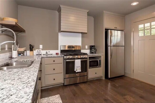 Building Photo - 301 NW F St