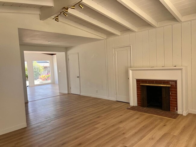 Building Photo - 14892 Donner Dr