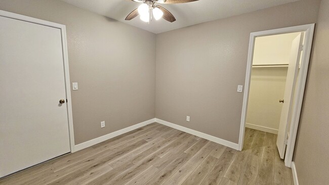 Building Photo - Newly Renovated 4 Bedroom 2 Bathroom in Gl...