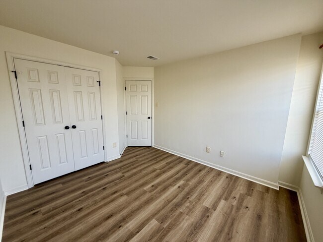 Building Photo - 197 Glenhurst Dr