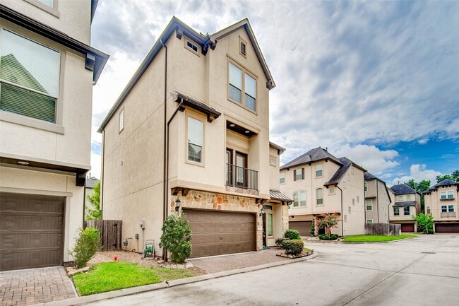 Building Photo - 2710 Shadybrook Meadow Dr