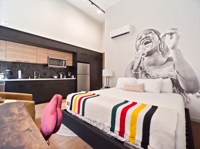 Building Photo - The Roxy Apartments