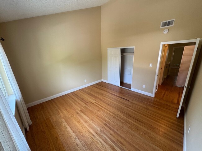 Building Photo - 642 Commons Dr