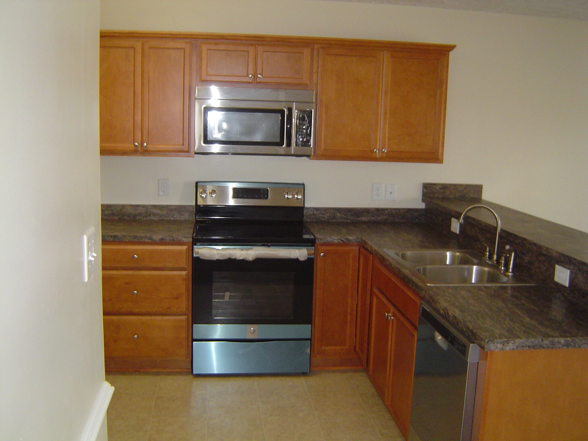 Building Photo - 412 N Ashe Ave