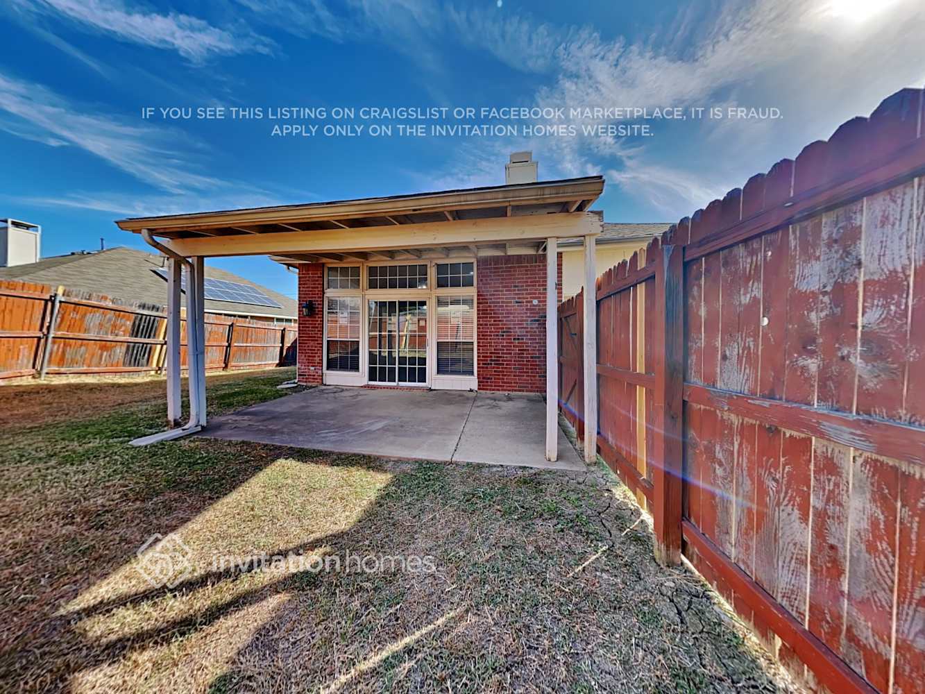 Building Photo - 2060 Camelot Dr