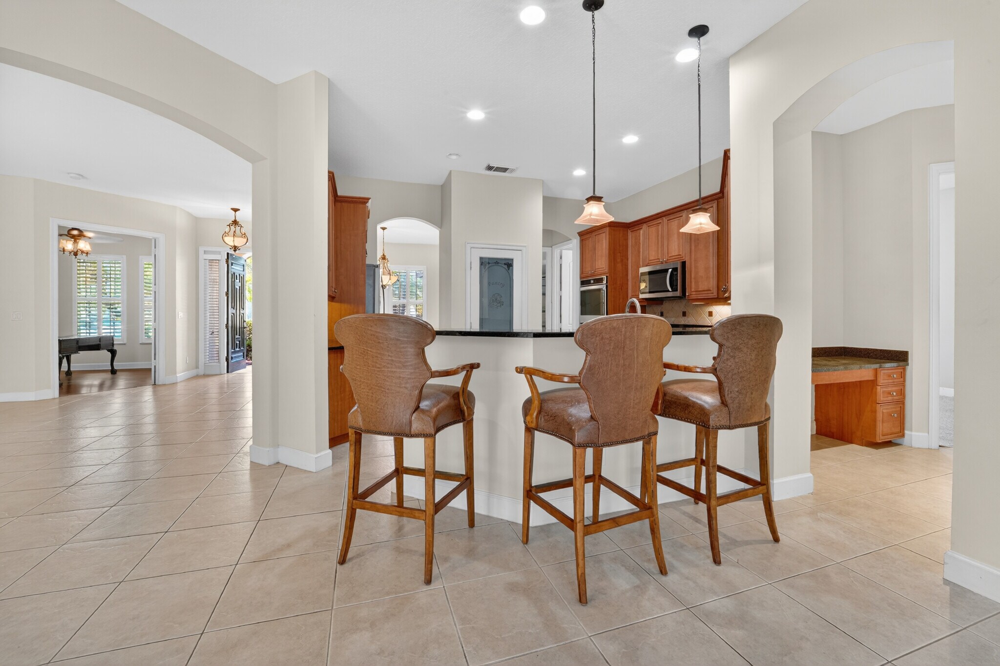 Building Photo - 854 SW Saint Tropez Ct