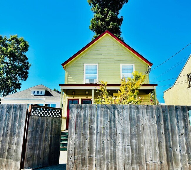 Primary Photo - 137 Court St