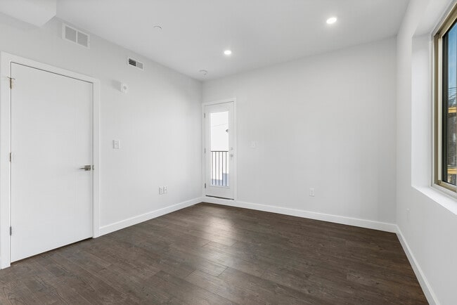 Building Photo - 917 N 15th St