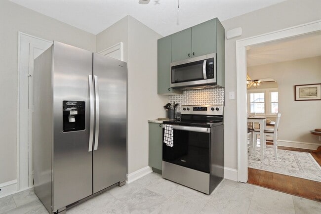 Building Photo - 215 E Cummings Ave