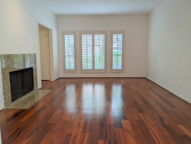 Building Photo - 11711 Memorial Dr
