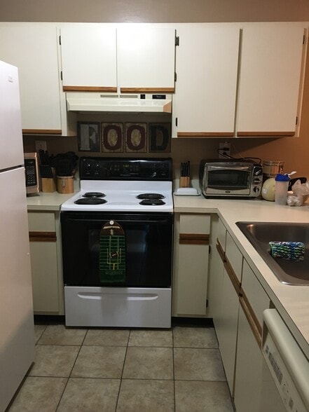 Building Photo - 601 N Gay St