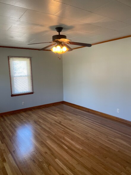 Building Photo - 409 Bond St